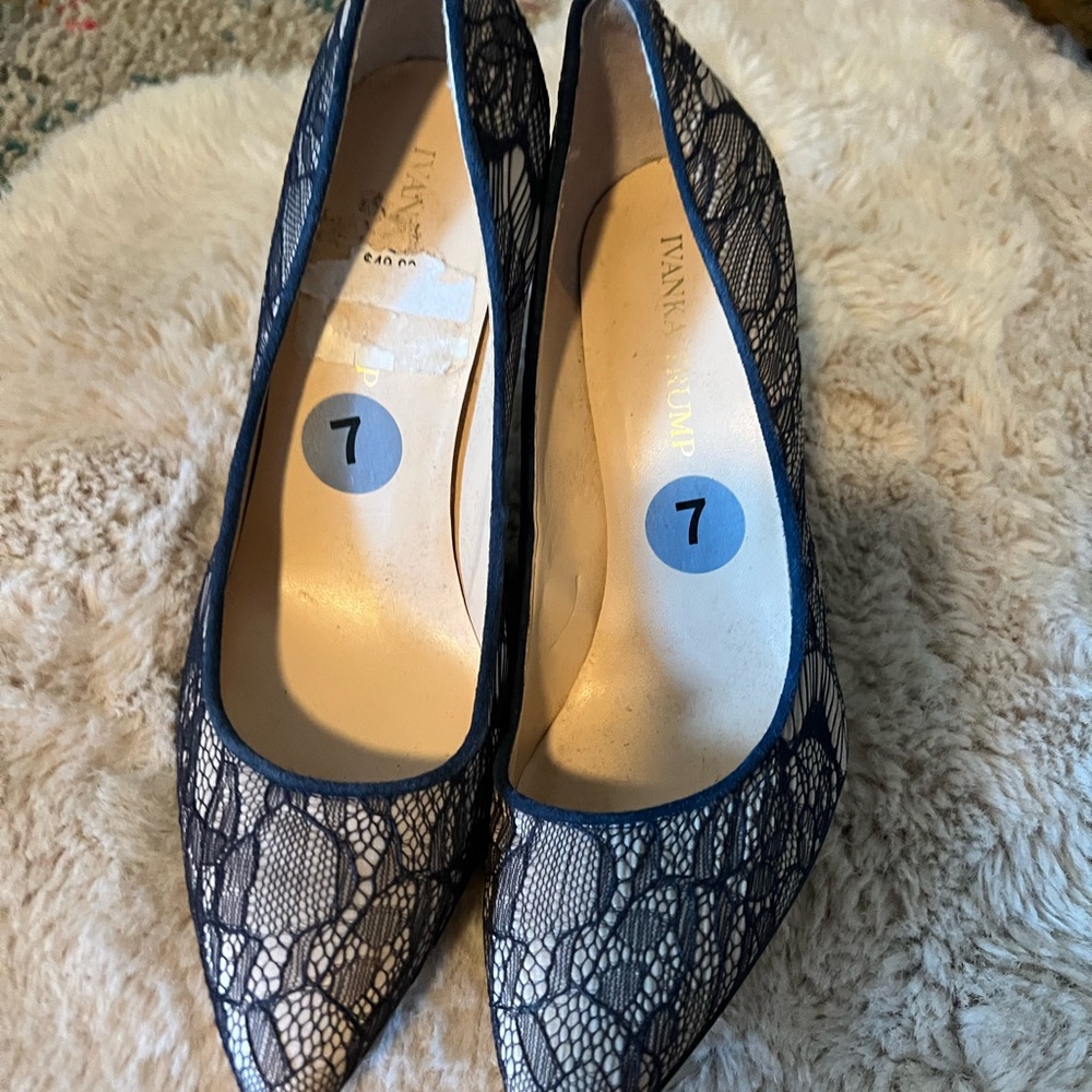 Ivanka trump lace heels - Picture 3 of 5